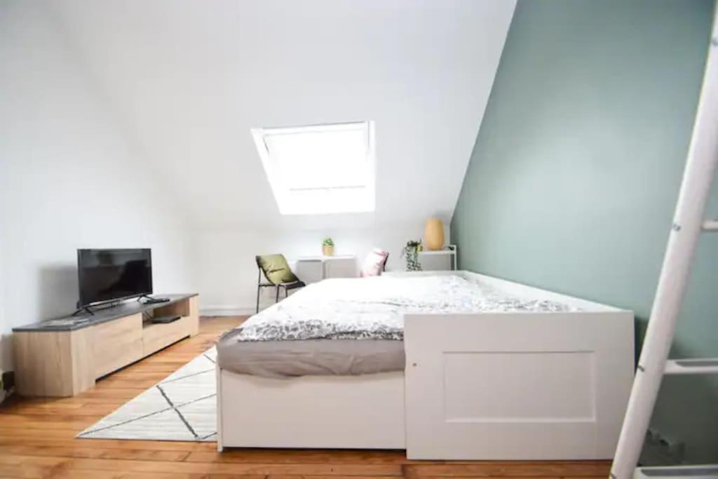 Disponible - Appartement Entier - 10Mn Rer B Aeroport Cdg - Paris Gare Du Nord, T11 Express, Le Bourget, Tout Equipe, Netflix Gratuit, 3 Personnes, 4Eme Etage, Escaliers, Parc Des Expositions, Parking Rue Gratuit Apres 19H Drancy Bagian luar foto