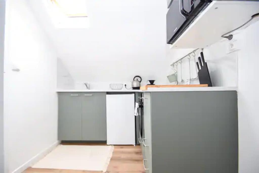Disponible - Appartement Entier - 10Mn Rer B Aeroport Cdg - Paris Gare Du Nord, T11 Express, Le Bourget, Tout Equipe, Netflix Gratuit, 3 Personnes, 4Eme Etage, Escaliers, Parc Des Expositions, Parking Rue Gratuit Apres 19H Drancy Bagian luar foto