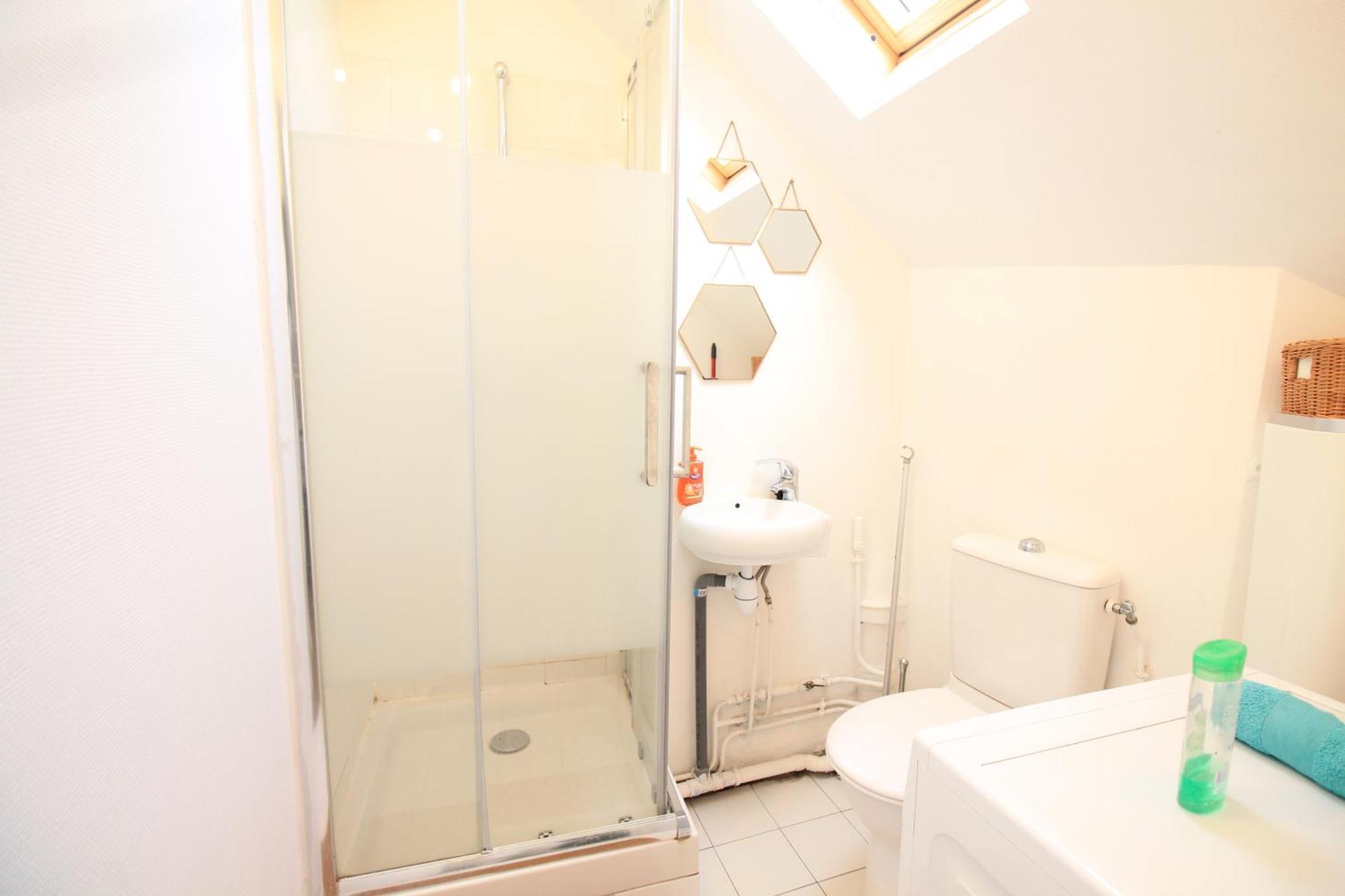 Disponible - Appartement Entier - 10Mn Rer B Aeroport Cdg - Paris Gare Du Nord, T11 Express, Le Bourget, Tout Equipe, Netflix Gratuit, 3 Personnes, 4Eme Etage, Escaliers, Parc Des Expositions, Parking Rue Gratuit Apres 19H Drancy Bagian luar foto